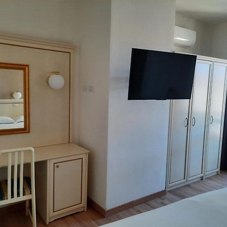Hotel Schiller تّشيرفييا المظهر الخارجي الصورة