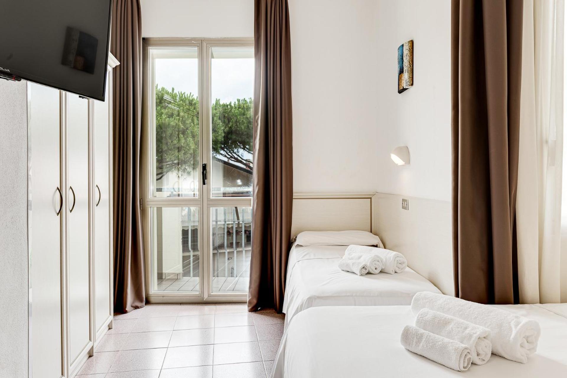 Hotel Schiller تّشيرفييا المظهر الخارجي الصورة