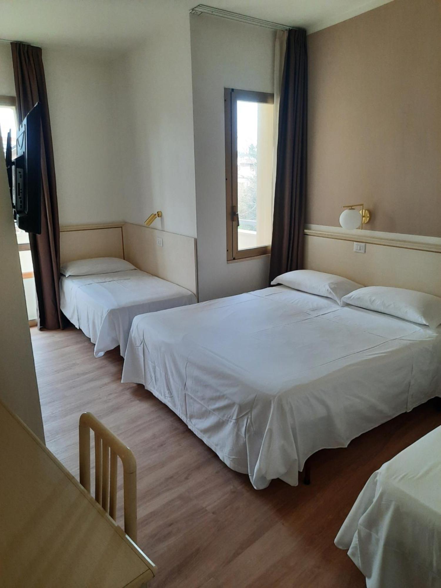 Hotel Schiller تّشيرفييا المظهر الخارجي الصورة