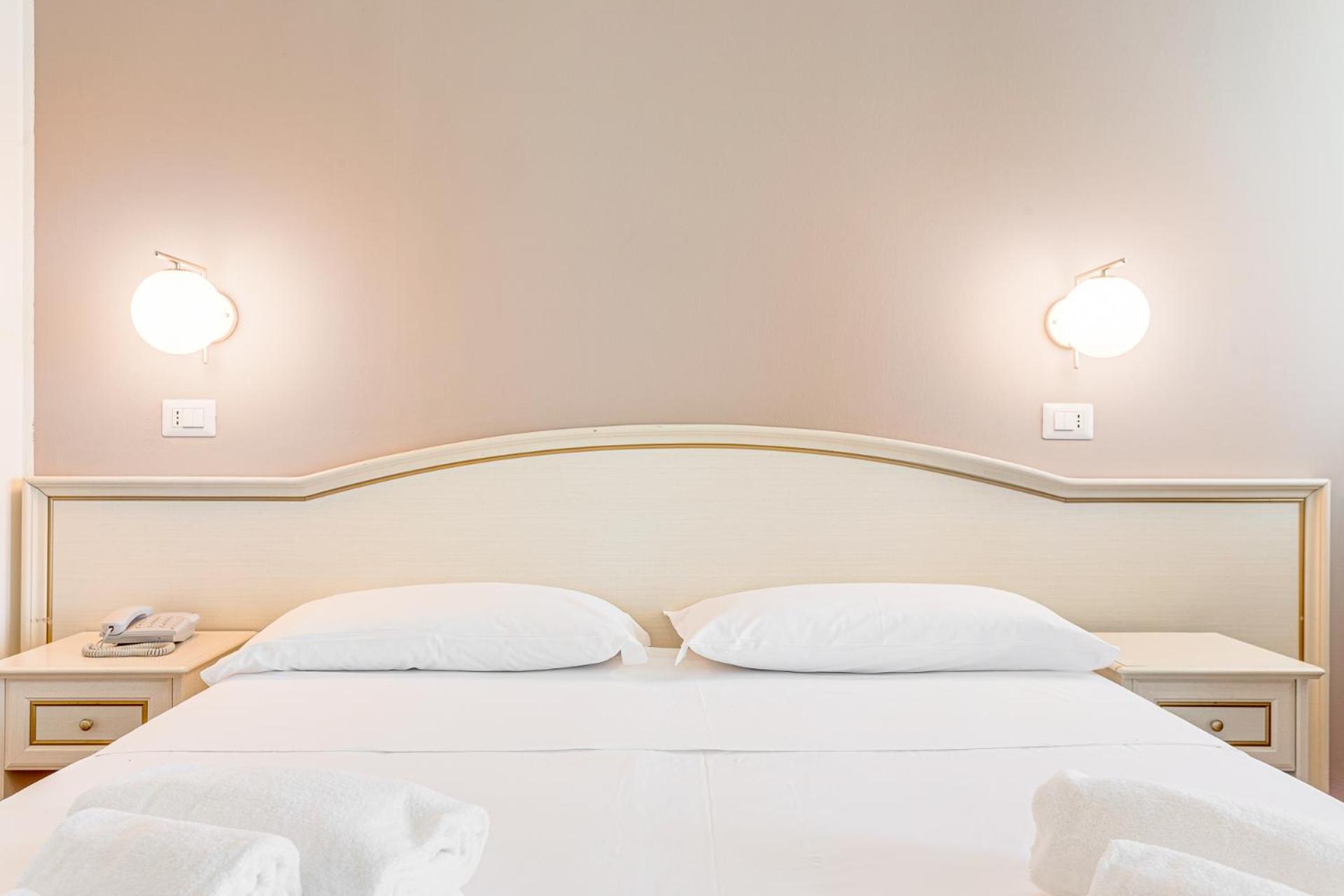 Hotel Schiller تّشيرفييا المظهر الخارجي الصورة