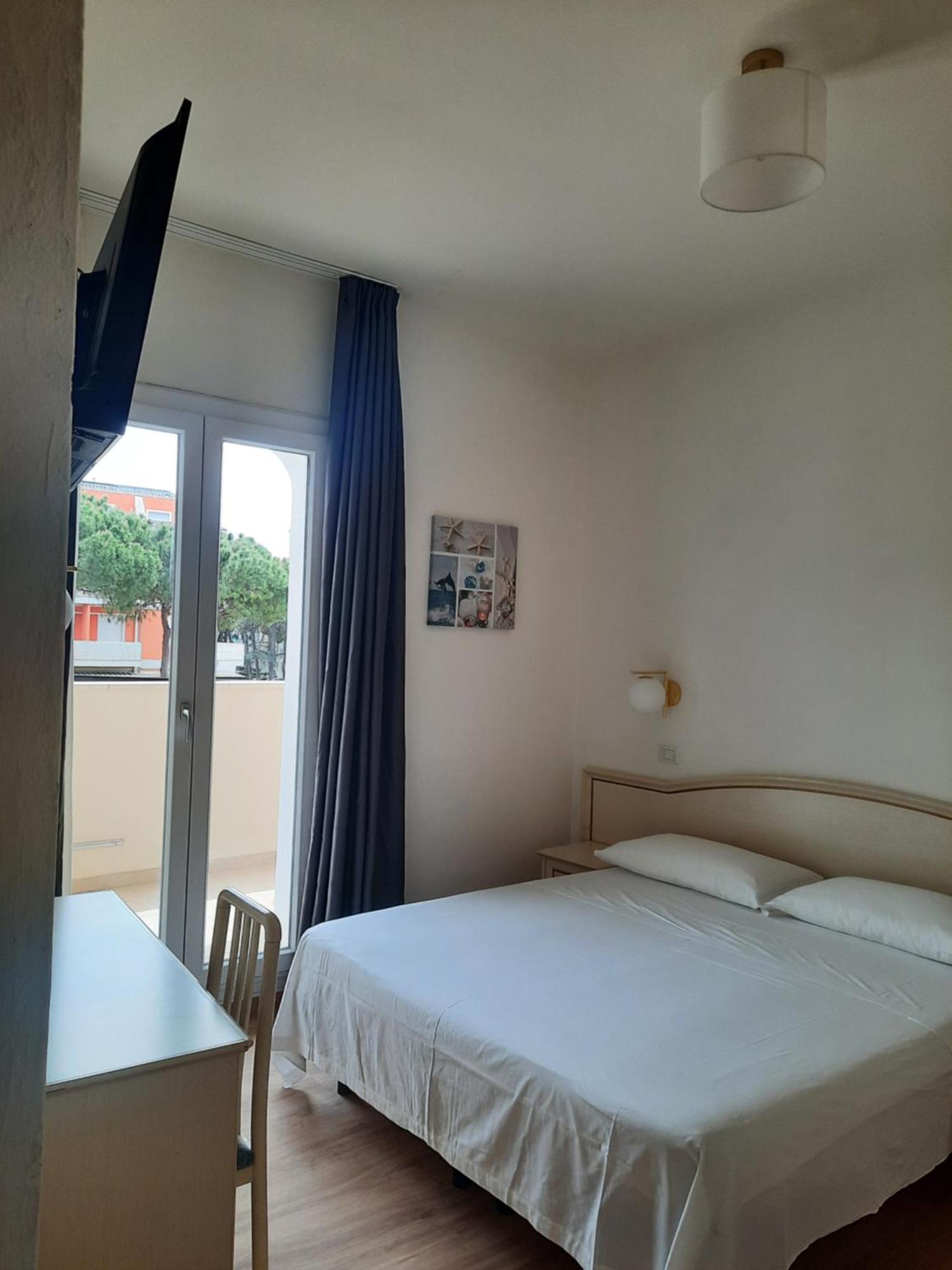 Hotel Schiller تّشيرفييا المظهر الخارجي الصورة