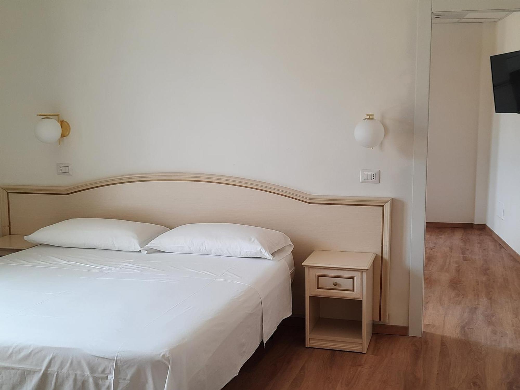 Hotel Schiller تّشيرفييا المظهر الخارجي الصورة