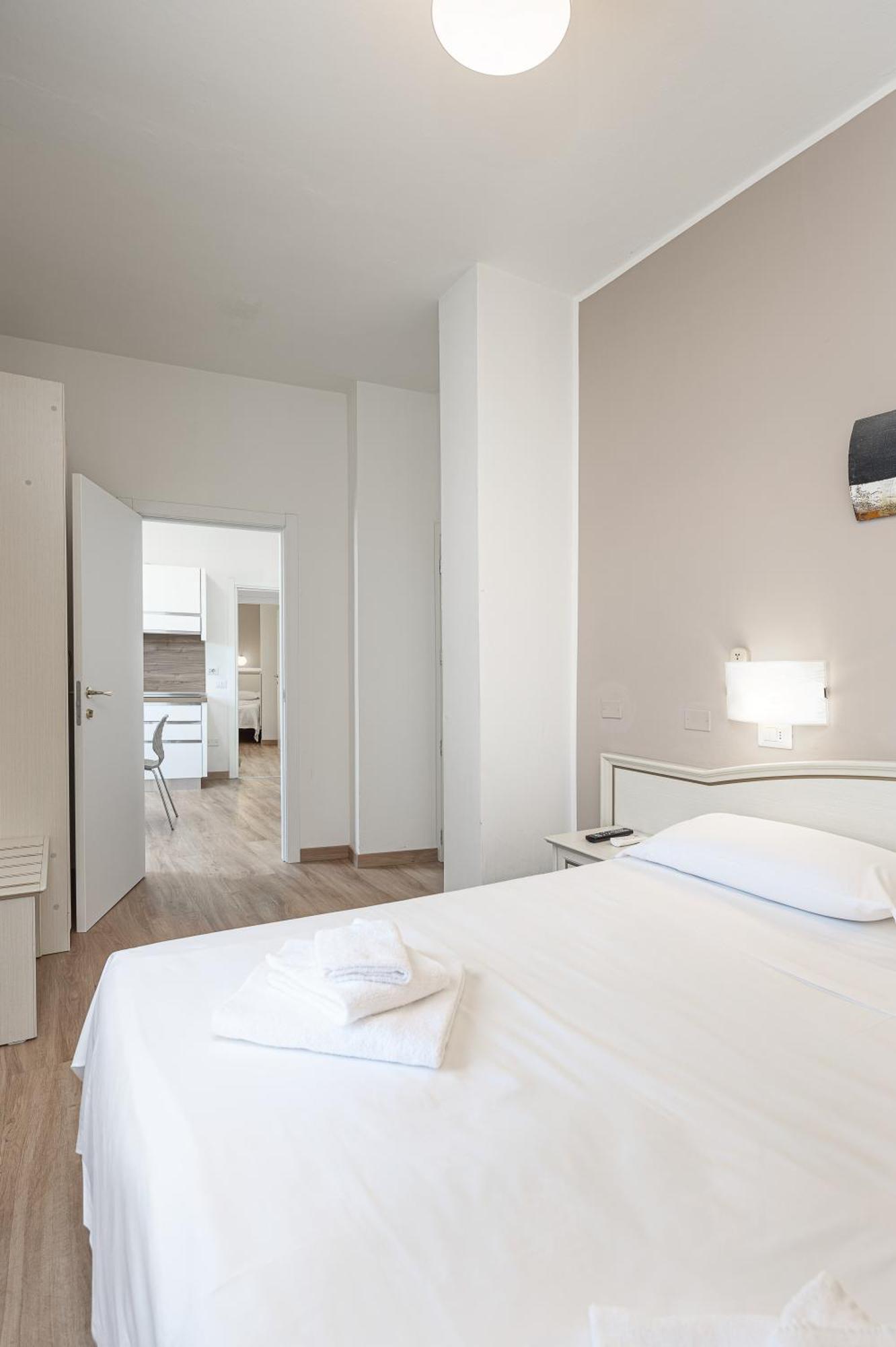 Hotel Schiller تّشيرفييا المظهر الخارجي الصورة