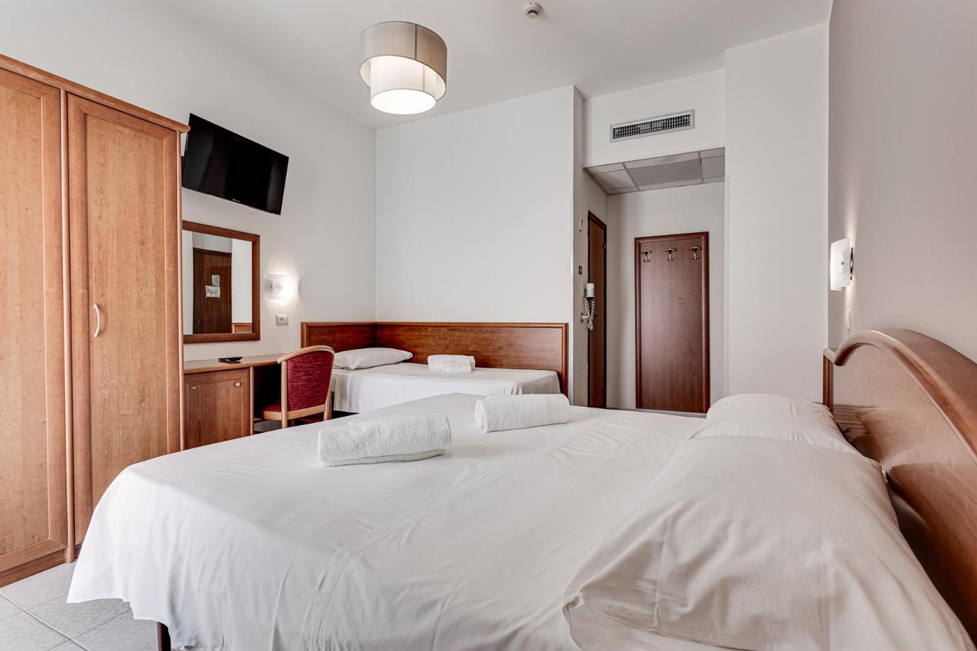 Hotel Schiller تّشيرفييا المظهر الخارجي الصورة